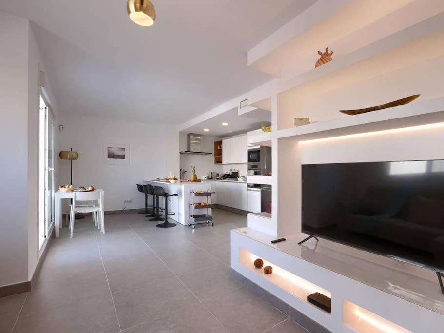 Bonito Apartamento 2 Minutos De La Playa フエンヒロラ エクステリア 写真