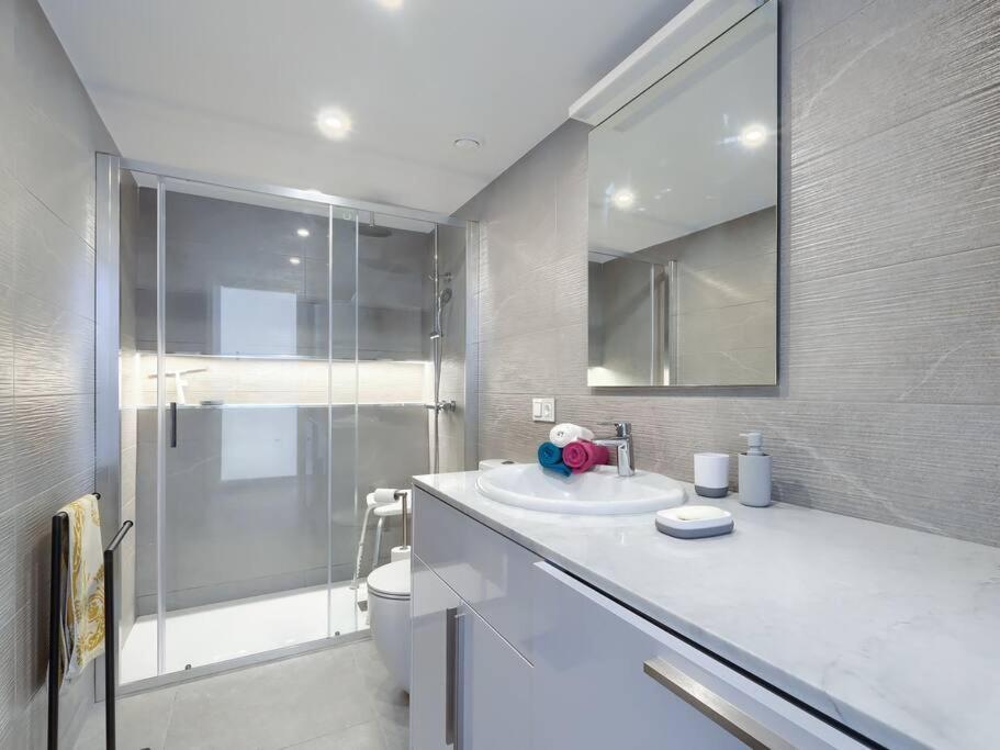 Bonito Apartamento 2 Minutos De La Playa フエンヒロラ エクステリア 写真