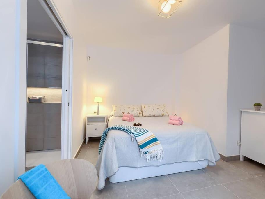 Bonito Apartamento 2 Minutos De La Playa フエンヒロラ エクステリア 写真