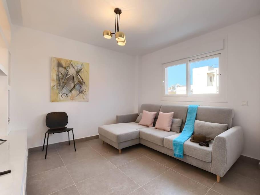 Bonito Apartamento 2 Minutos De La Playa フエンヒロラ エクステリア 写真