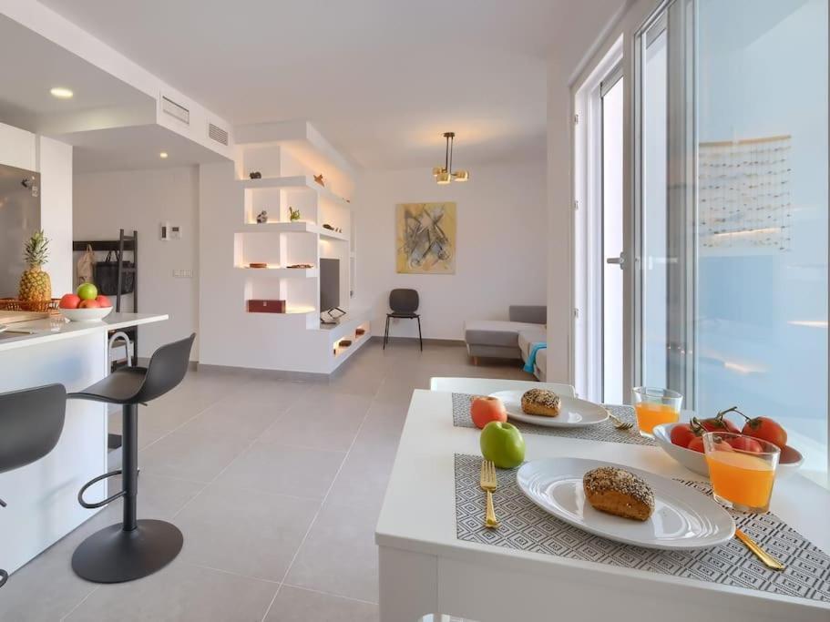 Bonito Apartamento 2 Minutos De La Playa フエンヒロラ エクステリア 写真